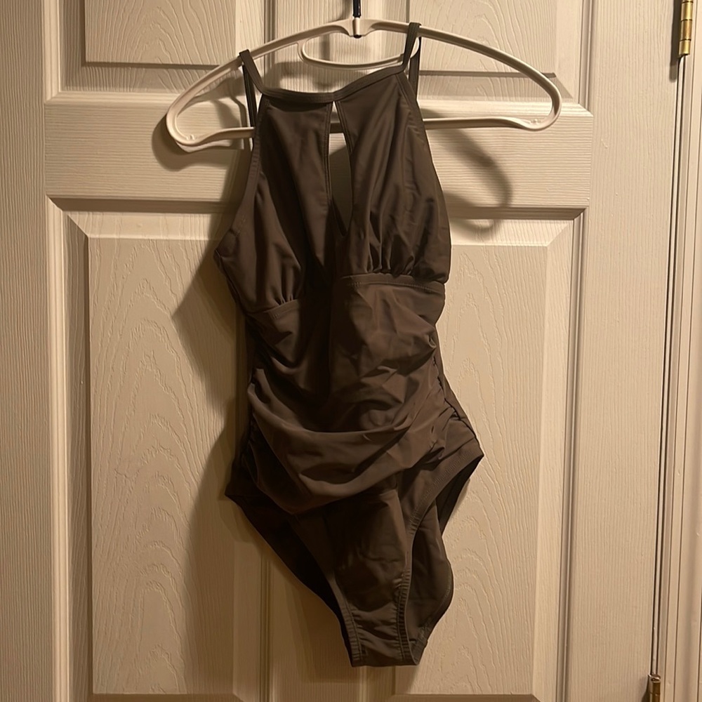 Ellen Tracy size 8 green open key one piece bathing suit nwot